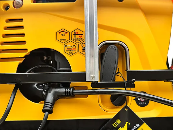 Lampu Penerangan Portabel Dengan Genset Bensin 700W